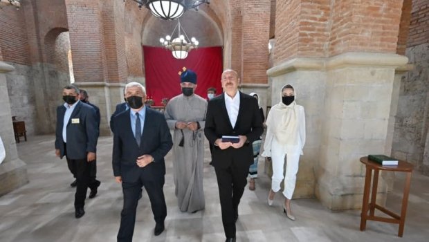 İlham Əliyev və ailəsi Müqəddəs Məryəm Ana Alban kilsəsində oldu - Yenilənib - FOTO