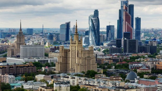 90 Rusiya vətəndaşı Çex Respublikasının Moskvadakı səfirliyindən qovulacaq