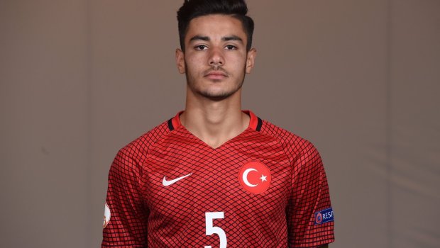 “Liverpul” Ozan Kabakı göndərir