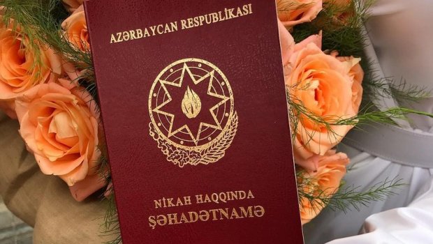 Bakıda bu gün evlənən cütlük nikah şəhadətnaməsini itirdi - FOTO