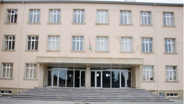 Təhsil Nazirliyinin “məktəb-məktəb oyunu” – 13 məktəb iki gündən sonra niyə bağlandı? 