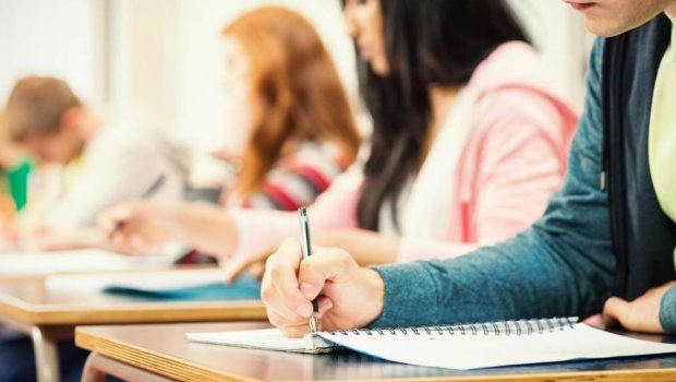 18 minə yaxın şagird bu gün \