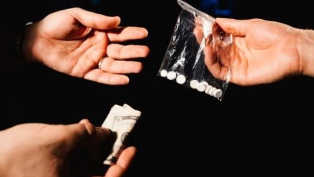 Azərbaycanda qadın narkotacir saxlanıldı - FOTO