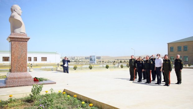 Azərbaycanın və Belarusun müdafiə nazirləri hərbi hissələri ziyarət etdi - VİDEO