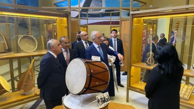 Əli Əsədov Moskvada “Azərbaycan” pavilyonuna gəldi