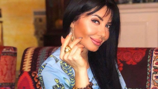 Azərbaycanlı rəssam xanım YAYLADI – SEVADAN FOTO