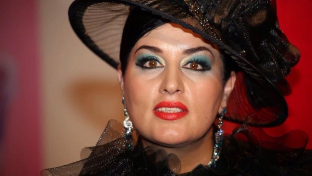 Elza Seyidcahandan yeni ŞEİR: “Başıvı fırladan mənim, bədənimdir” – FOTO