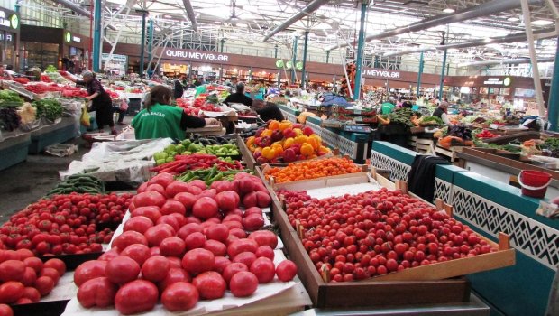 Bazarda ər arvadını qətlə yetirdi - Gəncədə ŞOK HADİSƏ