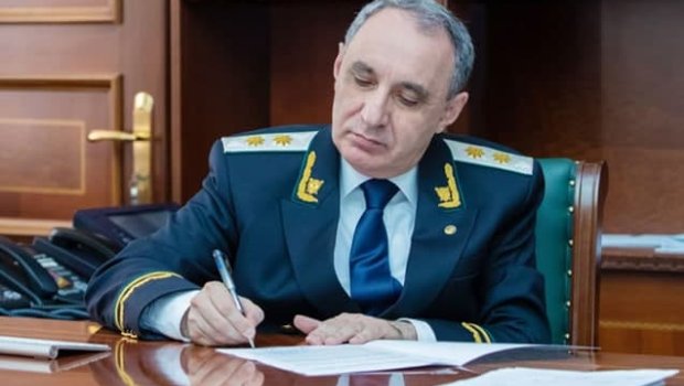 Kamran Əliyev ona medal verdi - FOTO