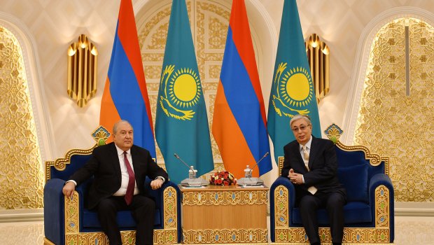 Qazaxıstan prezidenti Ermənistanı “dost ölkə” adlandırdı - FOTO