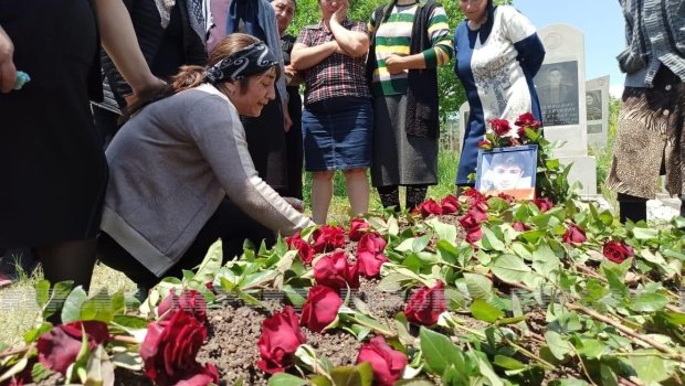 Rusiyada polisin qətlə yetirdiyi gənc Dmanisidə dəfn edilib - FOTO