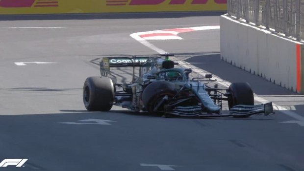 Aston Martin pilotu Bakıda qəzaya düşdü