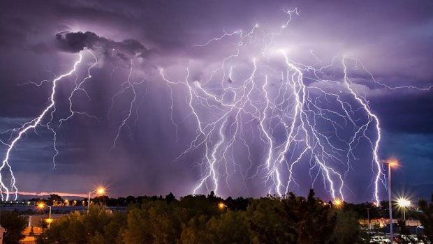 Faciə faciənin arxasınca gəldi: ildırım, leysan, zəlzələ 