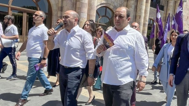 Ermənistanda seçki gərginliyi: “Hər şey o qədər pisdir ki,...