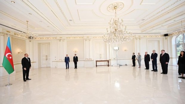 Prezident 10 ölkənin qeyri-rezident səfirlərinin etimadnamələrini qəbul etdi - FOTO