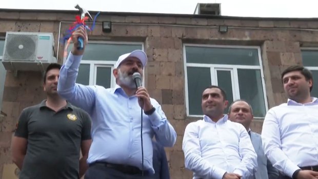 Paşinyandan SEÇKİ VƏDİ: 4 yaşadək uşaqlara hər ay 100 dollar veriləcək