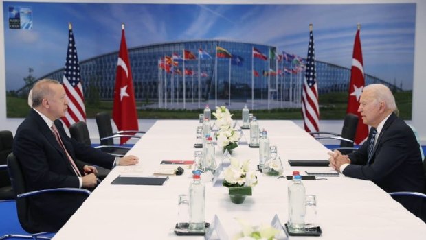 Ərdoğan-Bayden görüşündə masa üzərindəki maraqlı detal - FOTO