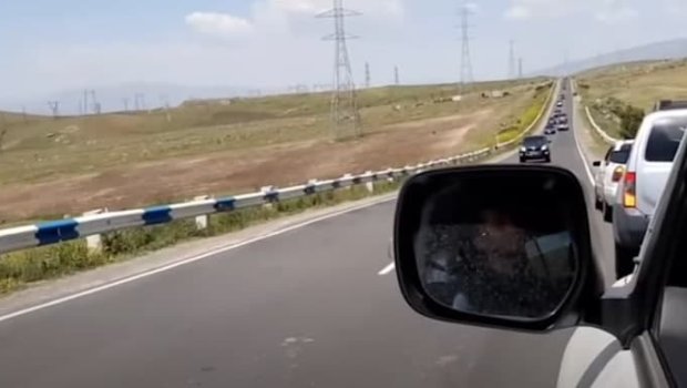 Paşinyanın kortejindən təhlükəli addım – Müxalifət partiyasının lideri ölümdən qurtardı - VİDEO