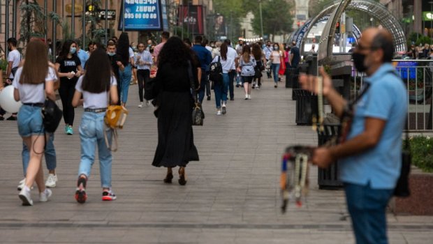 Azərbaycanlılar İrəvan küçələrində gəzişir - ERMƏNİLƏR QORXUYA DÜŞÜB