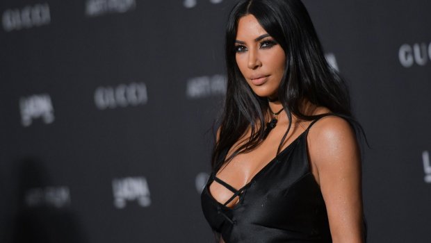 Kim Kardaşyan yeməyi də lüt yeyir – FOTO