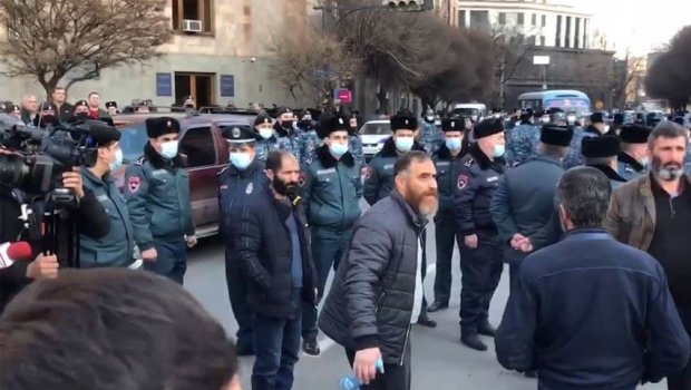 Ara Abramyan erməni diversantların valideynlərini Moskvaya apardı – SƏBƏB 