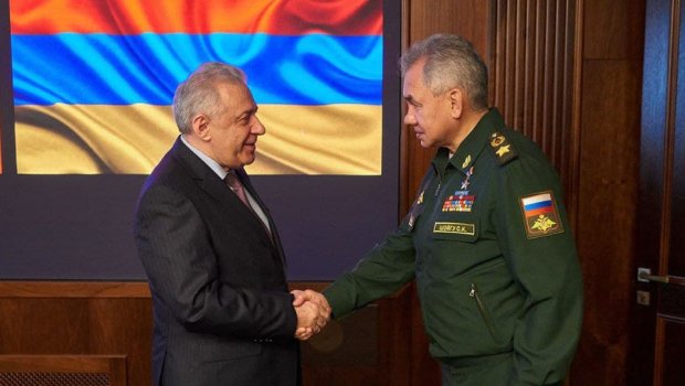 Arutyunyan və Şoyqu Rusiya hərbçilərinin Azərbaycanla sərhəddə yerləşdirilməsini müzakirə etdilər