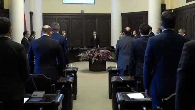 Paşinyan qərar verdi: “Nazirlər məni ayaq üstə qarşılasın!” – VİDEO 