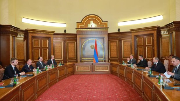 Bakıdan İrəvana gedən XİN rəhbərləri Paşinyanla görüşdülər - FOTO
