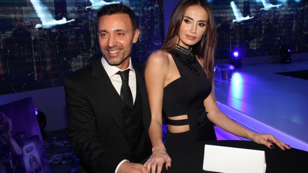 Tanınmış müğənni keçmiş arvadına görə evini satdı - SƏBƏB