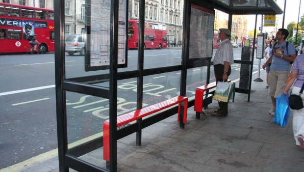 ŞOK: Britaniya Müdafiə Nazirliyinin gizli sənədləri avtobus dayanacağında tapıldı - FOTO