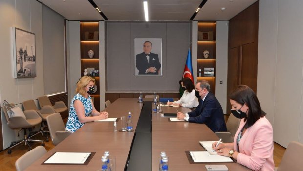 Ceyhun Bayramov Avropa Yenidənqurma və İnkişaf Bankının rəsmisi ilə görüşdü