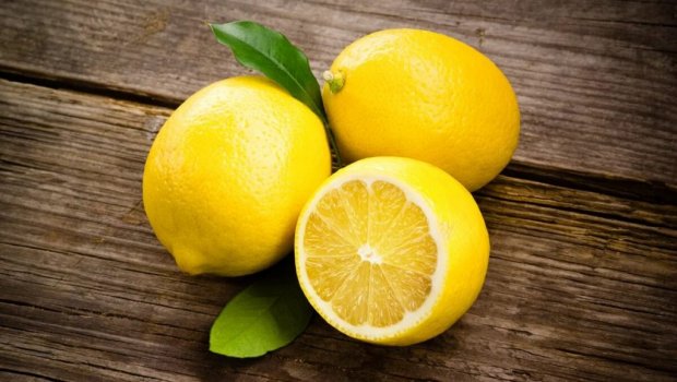 Azərbaycanlı məşhur limon satan uşağa 25 min manat verdi - FOTO 