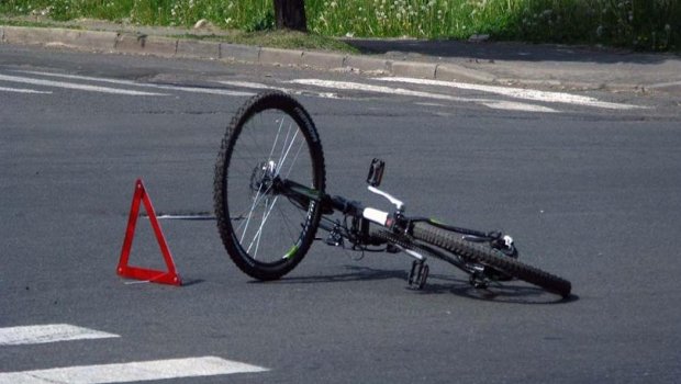 Velosipedçini vuran sürücü qaçdı