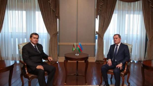 Ceyhun Bayramov türkmənistanlı həmkarı ilə telefonla danışdı