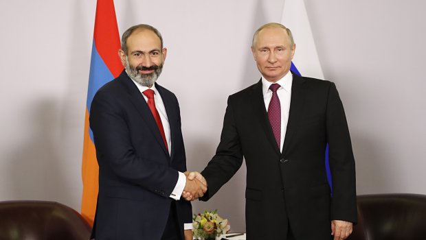 Putin və Paşinyan görüşdü - VİDEO
