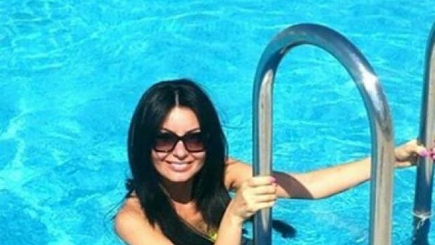 Azərbaycanlı aparıcı ÇILPAQ QADIN ŞƏKLİNİ satışa çıxardı - FOTO 
