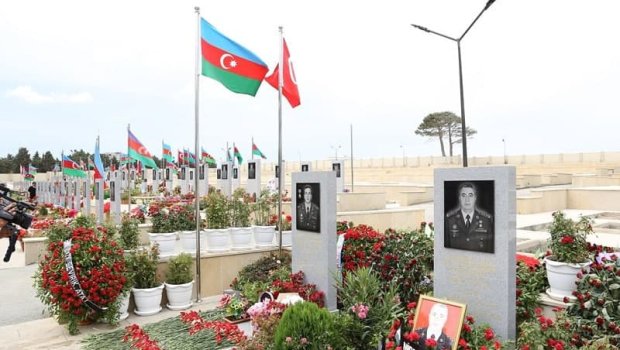 Dini konfessiyaların rəhbərləri Polad Həşimov və İlqar Mirzəyevin məzarını ziyarət etdi - FOTO