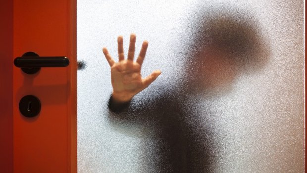 Anası tərəfindən işgəncə verilən 5 yaşlı uşaq kafedən TAPILDI – ŞOK FOTO