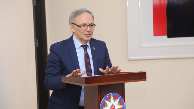 Əflatun Amaşov: “Jurnalistlər arasında deputat Etibar Əliyevdən daha üstün simalar var”