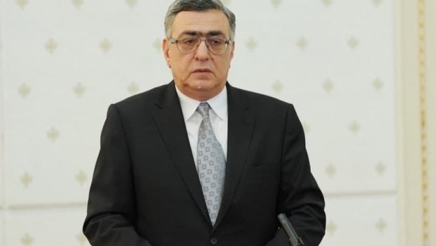 Prezident Çingiz Hüseynzadəni təltif etdi