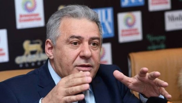 Ermənistanın müdafiə naziri istefa verdi