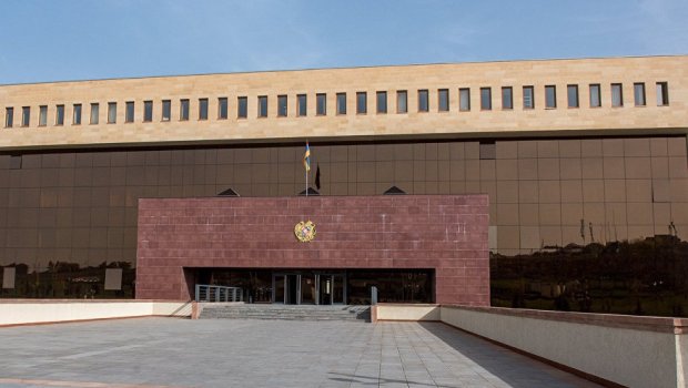 Ermənistanın Müdafiə Nazirliyi ona tapşırıldı - FOTO