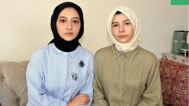 Avtobusda biabırçılıq: 2 bacı ilə tanış olmaq istəyən oğlanlar... - FOTO 