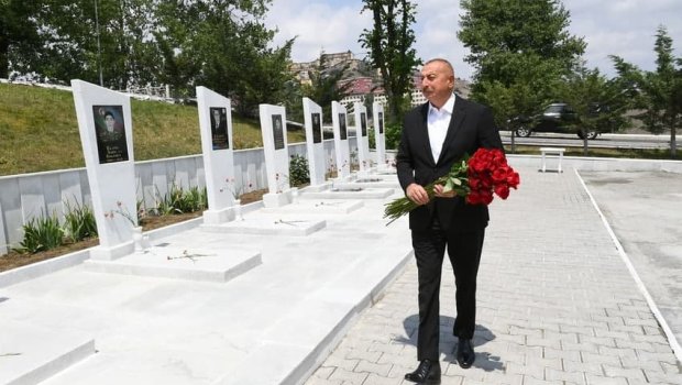 Prezident Daşkəsəndə Şəhidlər xiyabanını ziyarət etdi - FOTO