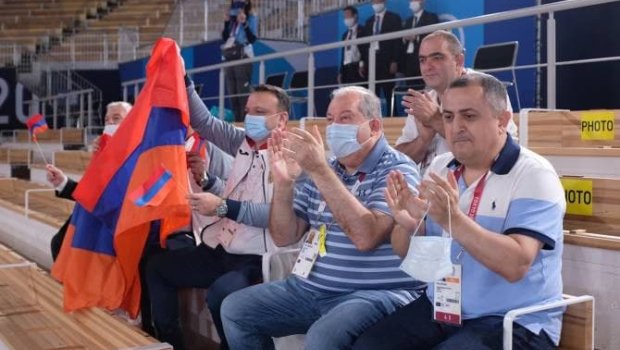 “Sərhəddə atırlar, Ermənistan prezidenti isə Tokioya gedir” - Keçmiş baş nazir