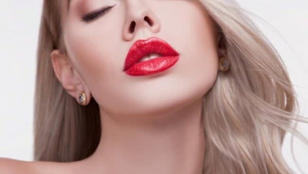 Dodaqları daha həcmli göstərəcək 4 addım