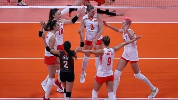 Türkiyə voleybolçuları son Olimpiya çempionunu darmadağın etdi