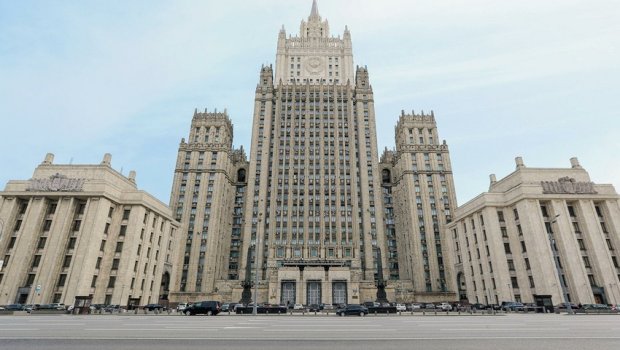 Rusiya Estoniya səfirliyinin əməkdaşını 