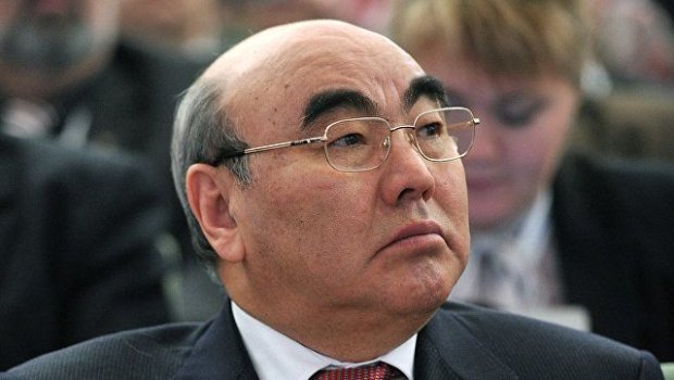 Əsgər Akayev Qırğızıstanı tərk etdi