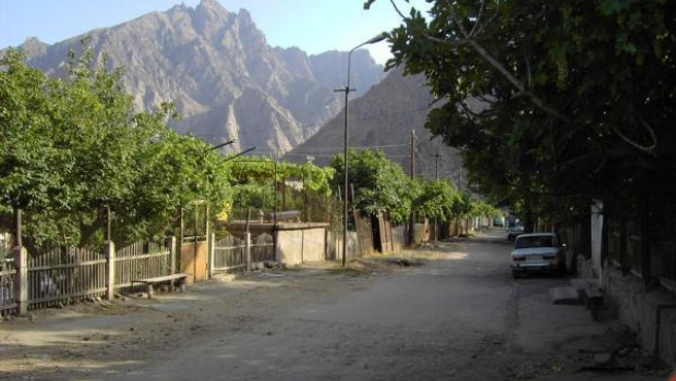 Erməni qadın İrandan Qarabağa yük daşıyan sürücü ilə Azərbaycan dilində danışdı – VİDEO